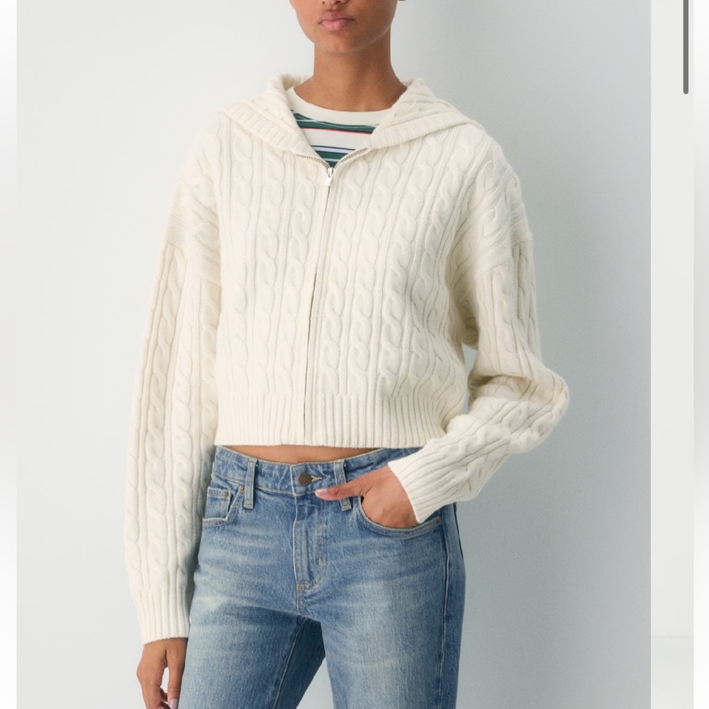 Sunday Best
Octavia Zip Hoodie size M whisper white 
NWT, never worn